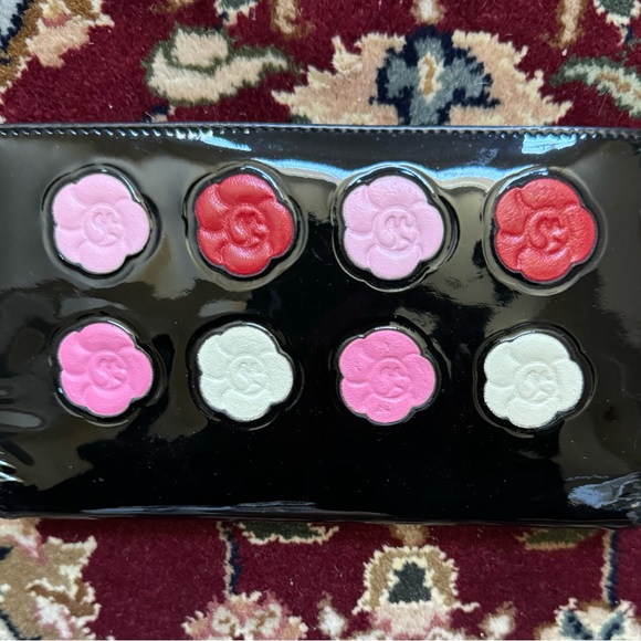 Chanel Camellia Wallet - Picture 3 of 15